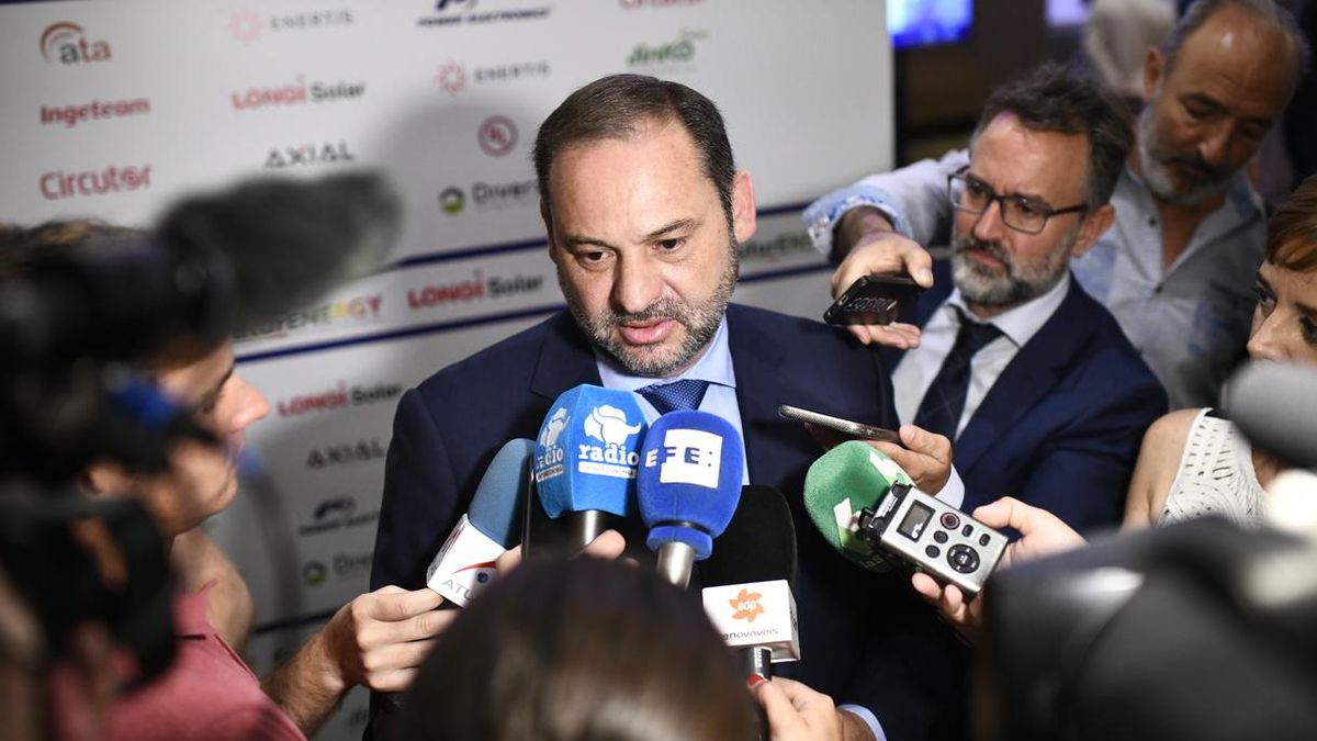Ábalos advierte a Iglesias que "no contemplan" dos momentos de investidura, solo uno