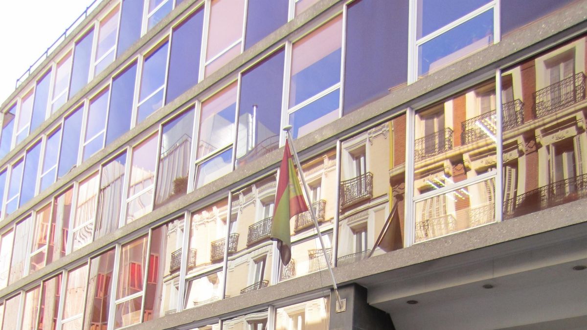 Andreu toma declaración a los primeros detenidos en la  "Operación Emperador", 10 españoles y 6 chinos