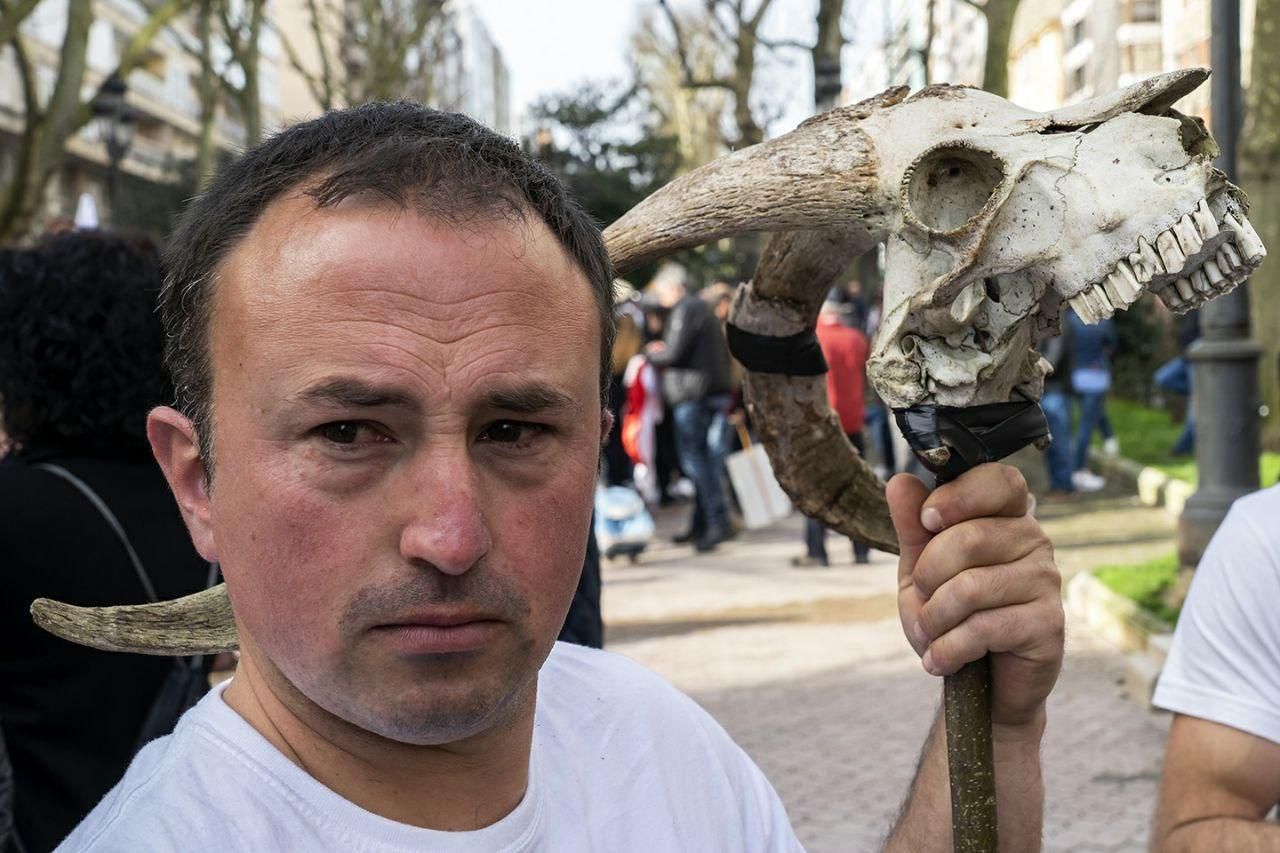 Manifestación de agricultores y ganaderos en Santander. | JOAQUÍN GÓMEZ SASTRE