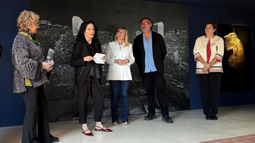 Inauguración en el Museo de Altamira de la exposición 'Una nueva historia' de Isabel Muñoz