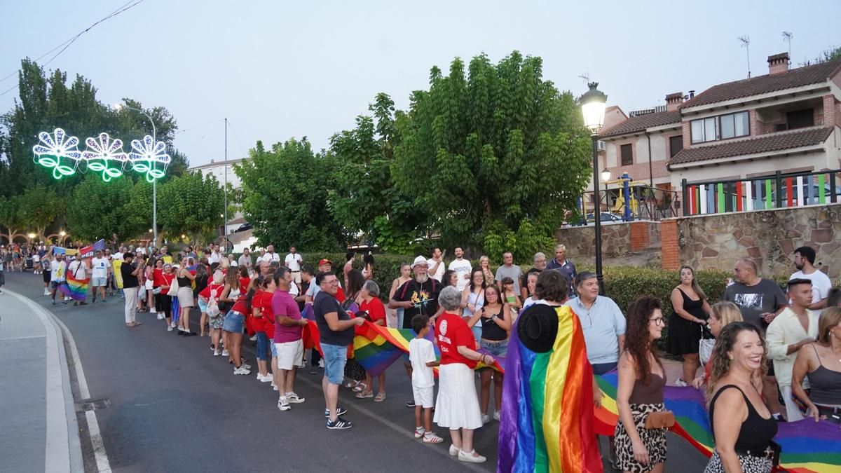 Unas 4.000 personas consolidan el Orgullo de Cazalegas entre las grandes citas LGTBIQ+ de Castilla-La Mancha