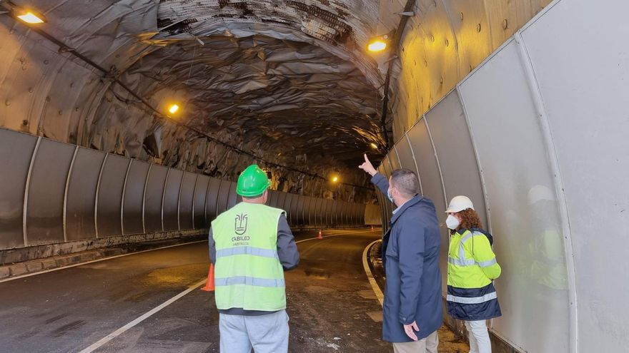 El Cabildo intervendrá en el túnel de Las Lomadas tras la caída de parte de una lámina impermeabilizante