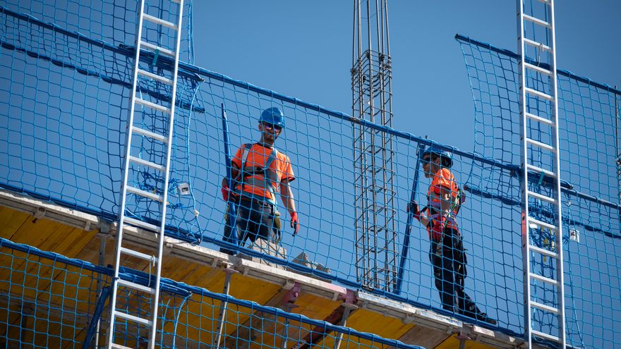 La creación de empleo acelera en octubre con el aumento de 134.307 trabajadores