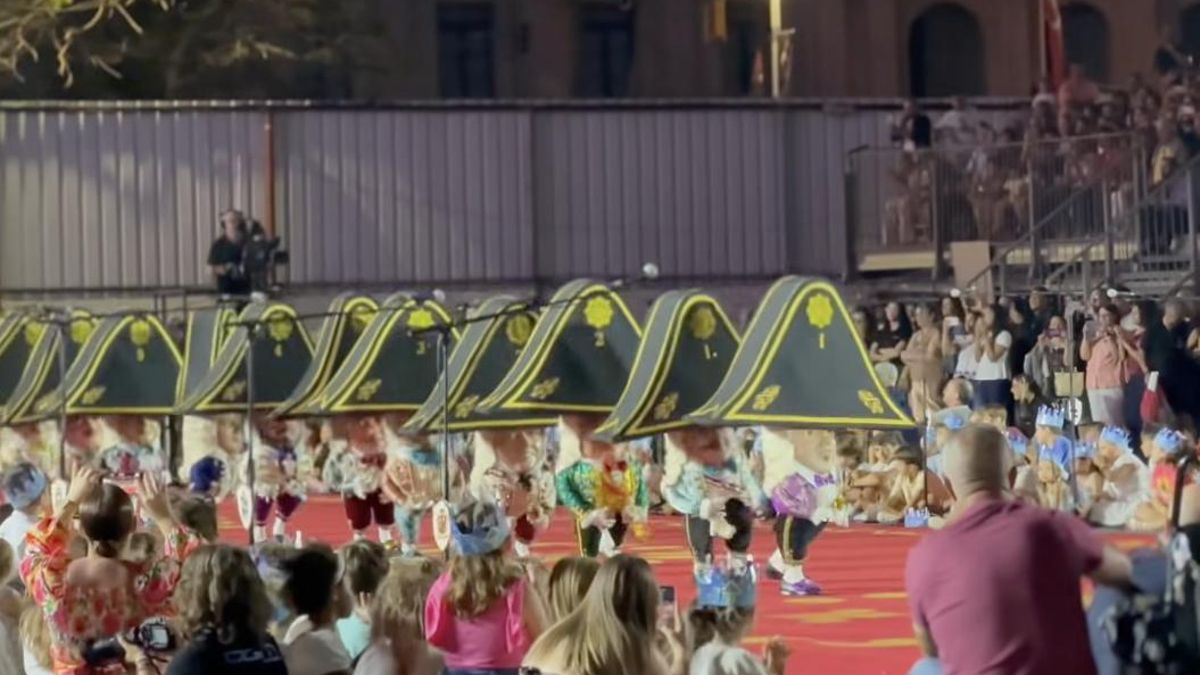 Danza de Los Enanos en la escenificación de las 21.15 horas.