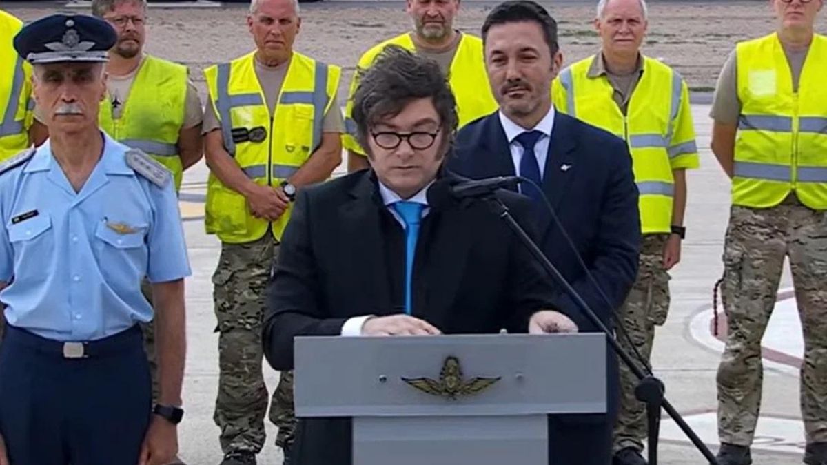 Con un fuerte mensaje de reivindicación, Milei presentó los F-16 y acusó al kirchnerismo de "demonizar" a las Fuerzas Armadas