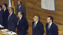 Miembros de la Mesa del Parlamento gallego en 1990, unos meses antes de la aprobación de la condena al narcotráfico
