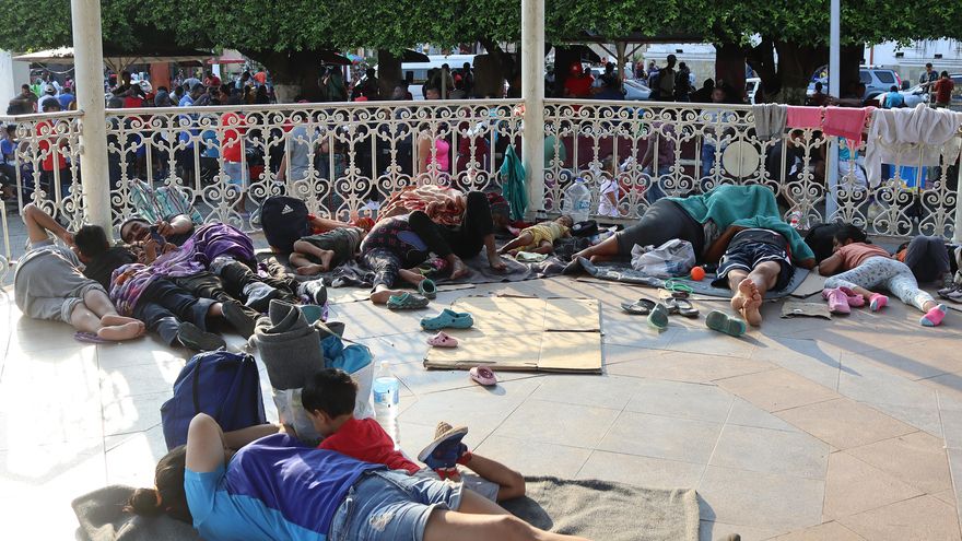 Separaciones por migración mantienen varados a migrantes en el sur de México