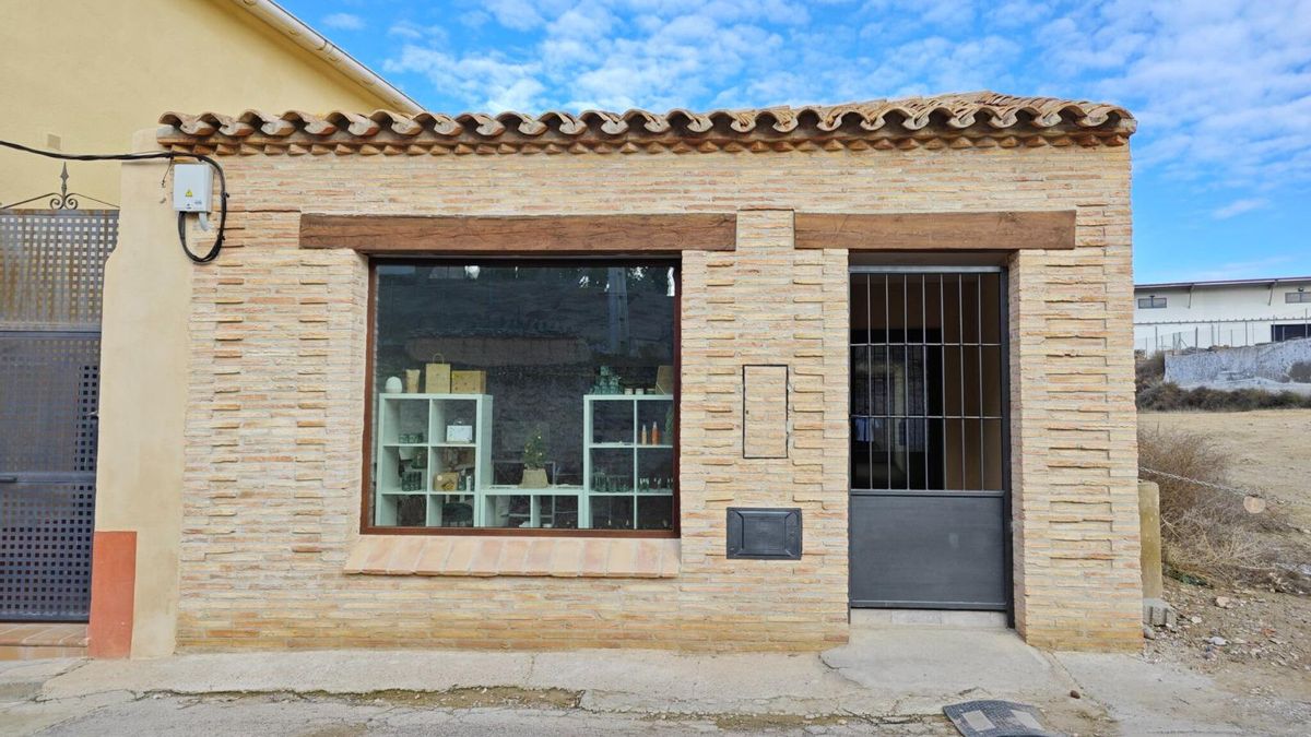Tienda de cosmética en Peralta de Alcofea.