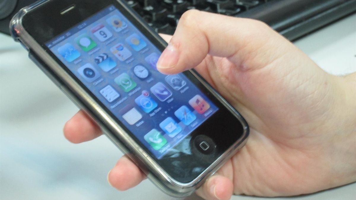(Ampliación) La telefonía móvil perdió 242.241 líneas en septiembre lastrada por Movistar y Vodafone
