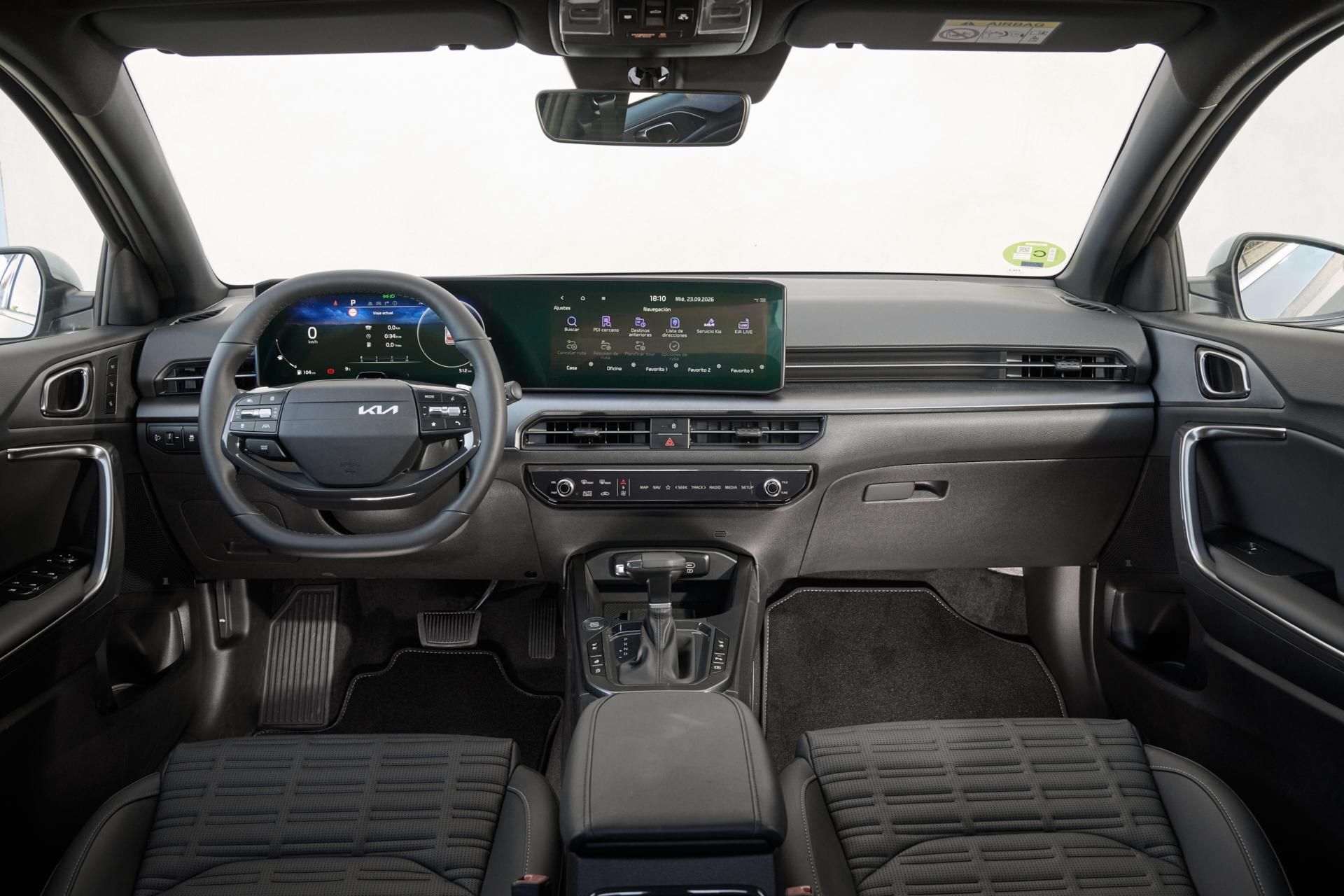 El interior toma componentes estrenados en otros modelos de Kia.
