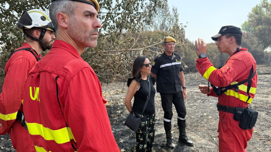 La Ministra De Defensa, Margarita Robles, Ha Visitado Este Sábado, 16 De Agosto, La Localidad Ayoó De Vidriales (Zamora), Que Se Salvó De Las Llamas Debido A La Labora De La Unidad Militar De Emergencia (UME).