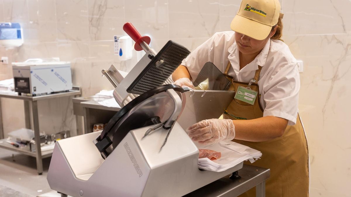 Sección de charcuteria en un HiperDino.