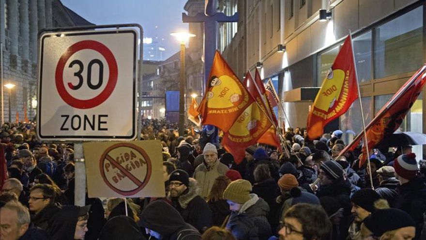 Miles de manifestantes secundan una marcha islamófoba en la ciudad alemana de Dresde
