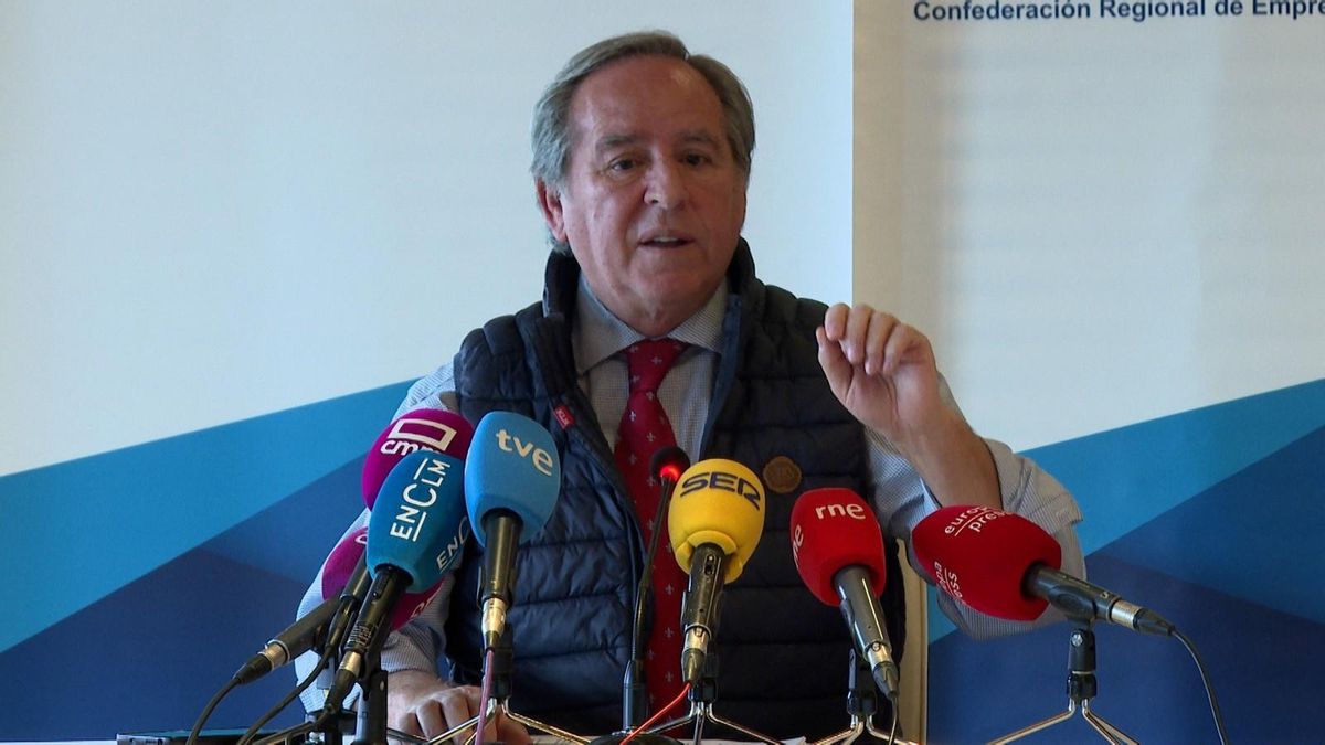 El presidente de CEOE en Castilla-La Mancha llama "memos" a los jóvenes que piden bajas laborales por salud mental