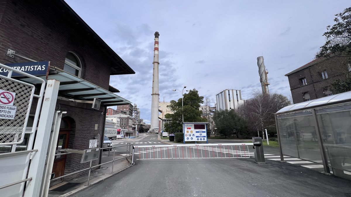 Más del 89% de la plantilla de Solvay apoya el acuerdo para el ERE en la planta de Torrelavega