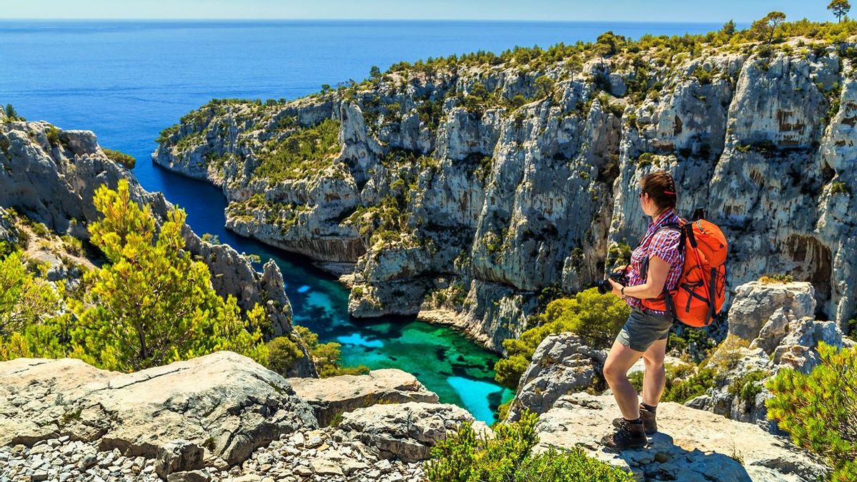 Si uno se decanta por el senderismo, hay varios itinerarios para recorrer numerosos senderos que ofrecen la posibilidad de admirar los paisajes, la fauna y la flora