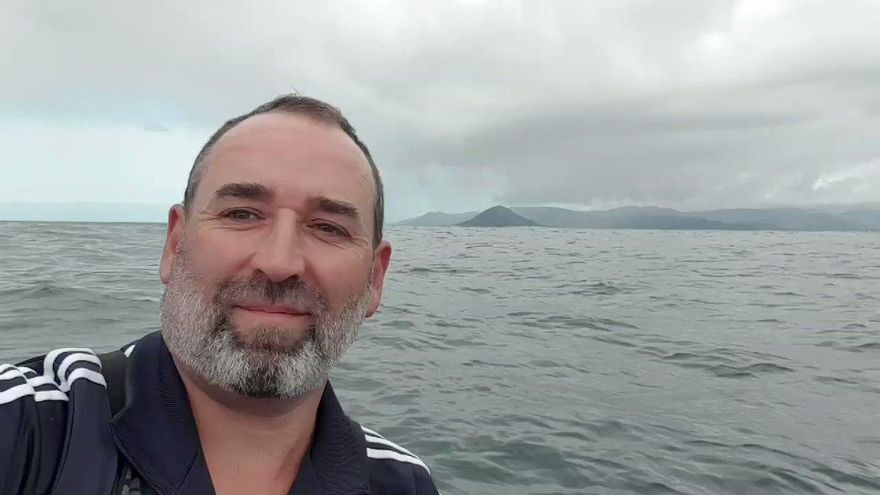 Rogelio Santos: "El mar es muy difícil. Había que recoger los pellets al llegar a la playa, pero la Xunta no se enteró"