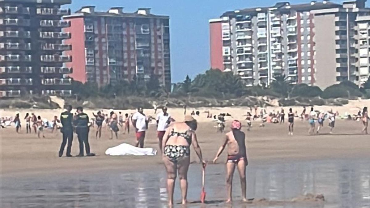 Muere de un infarto un hombre en la playa Salvé de Laredo