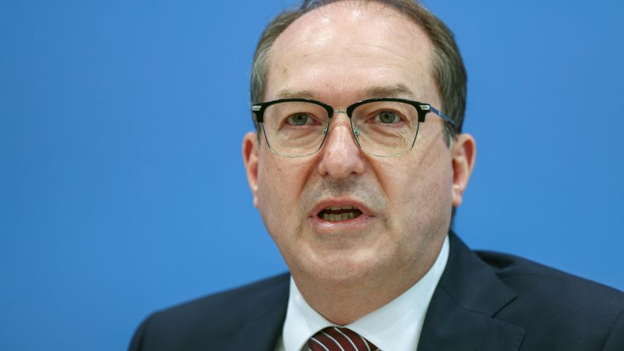 Titular de Interior alemán defiende suspensión de reagrupación familiar para no asilados