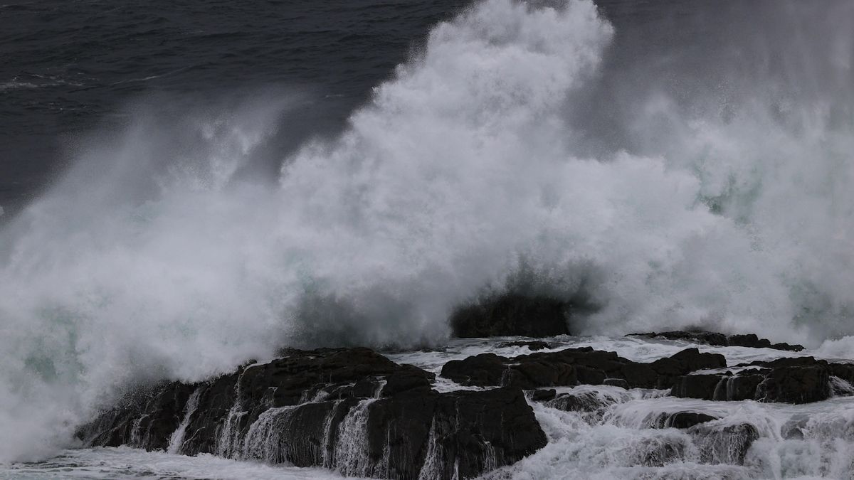 Parques cerrados y suspensión del transporte de ría en varias ciudades gallegas por el temporal