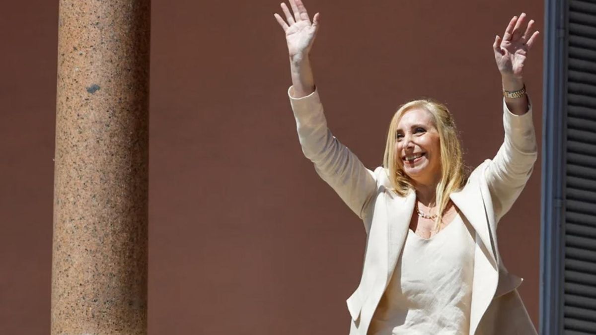 Karina Milei en el balcón de la Casa Rosada.
