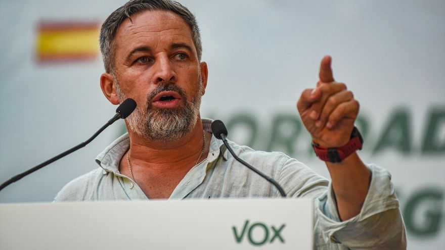El líder de Vox, Santiago Abascal, interviene durante un acto de Vox en la Plaza Marina de Sants, a 18 de septiembre de 2026, en Barcelona, Cataluña (España). Alberto Paredes / Europa Press