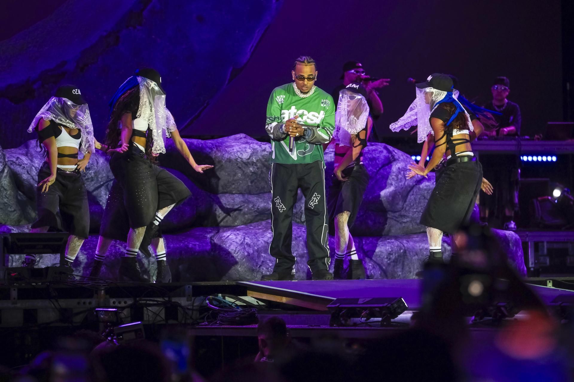 El cantante y compositor puertorriqueño, Ozuna, durante su actuación hoy viernes en el Estadio de Gran Canaria incluido en la segunda jornada del Gran Canaria Live Fest.