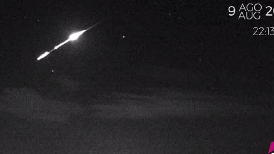 Un estruendo como una explosión, ventanas vibrando y llamadas al 1-1-2: así se vivió en Gran Canaria el impacto de un bólido a velocidad supersónica
