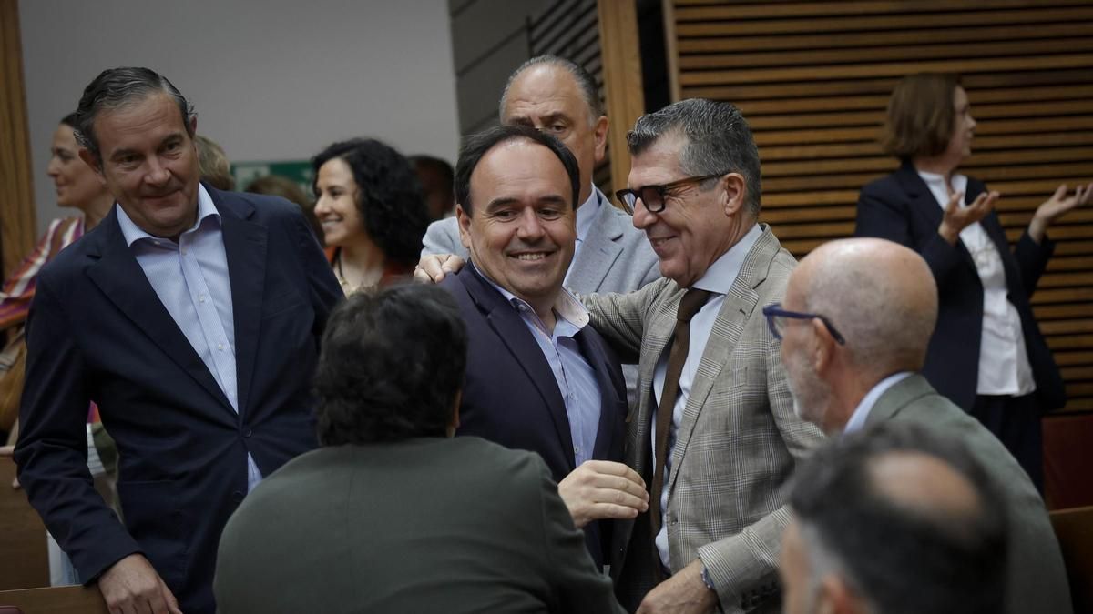 PP y Vox aprueban los presupuestos de Pérez Llorca, los últimos de la legislatura, con mención a la "prioridad nacional"