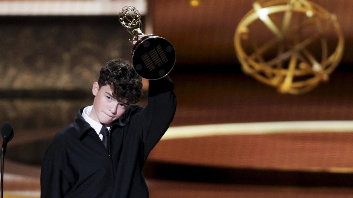 Owen Cooper se llevó el Emmy como mejor actor de reparto en miniserie o película para TV por "Adolescencia".