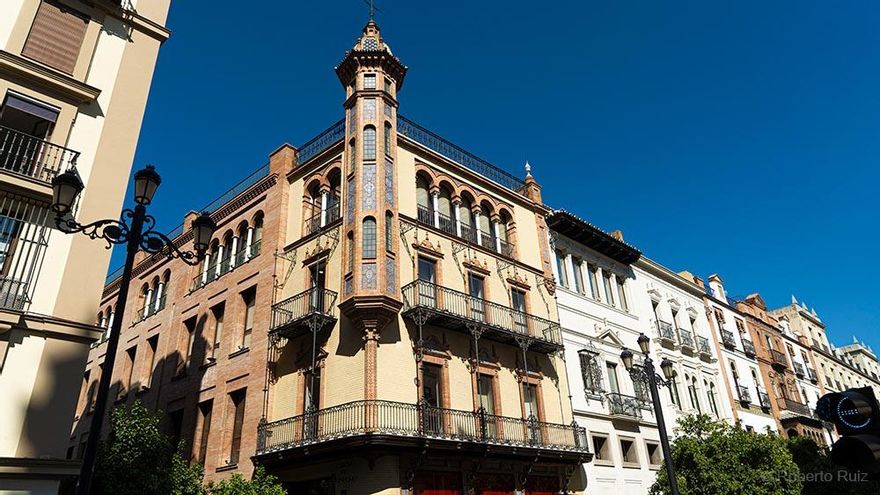 La Casa Álvaro Dávila en la Avenida de la Constitución de Sevilla.