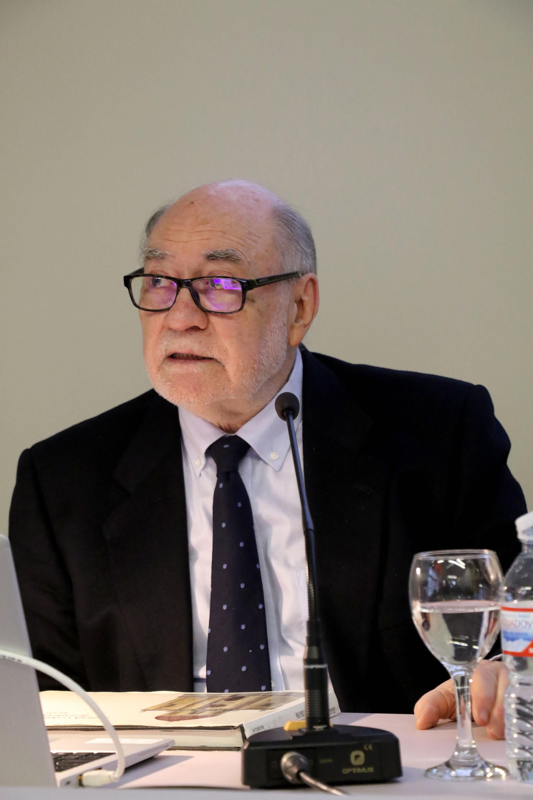 El arquitecto Miguel Ángel Baldellou durante una conferencia en Guadalajara