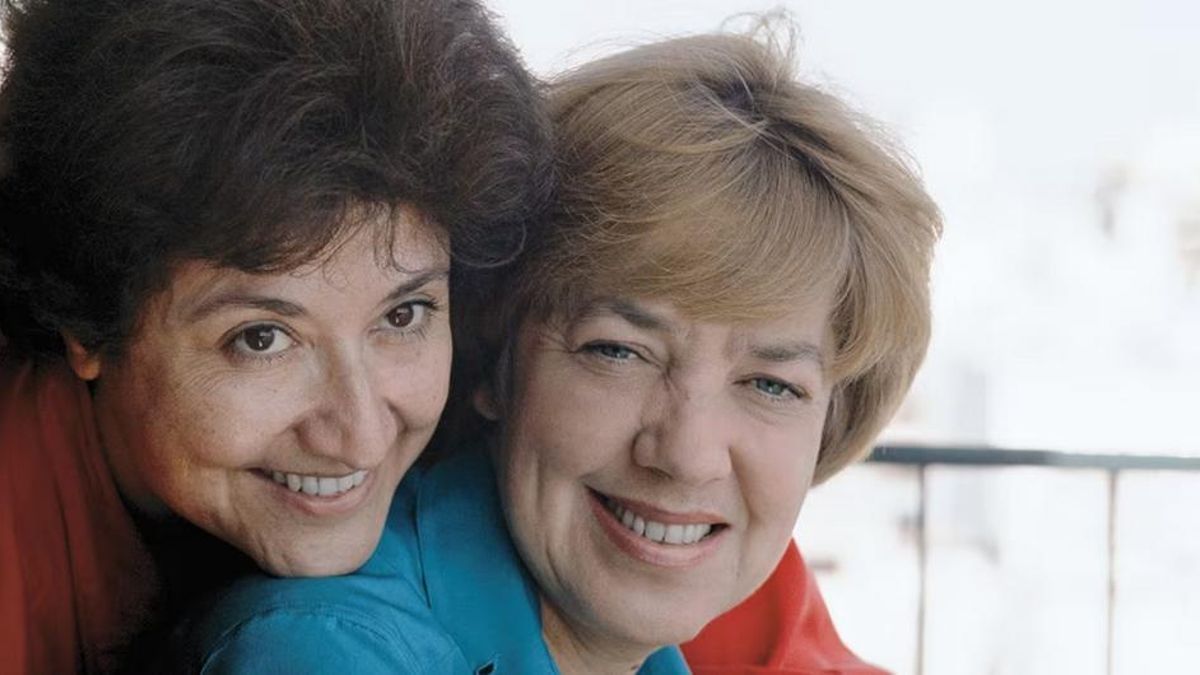 La tortuga Manuelita entra en el Cervantes en Madrid con un homenaje a María Elena Walsh y Sara Facio