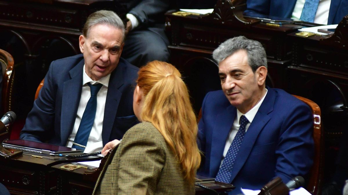 Miguel Ángel Pichetto y Florencio Randazo conversan con Karina Banfi