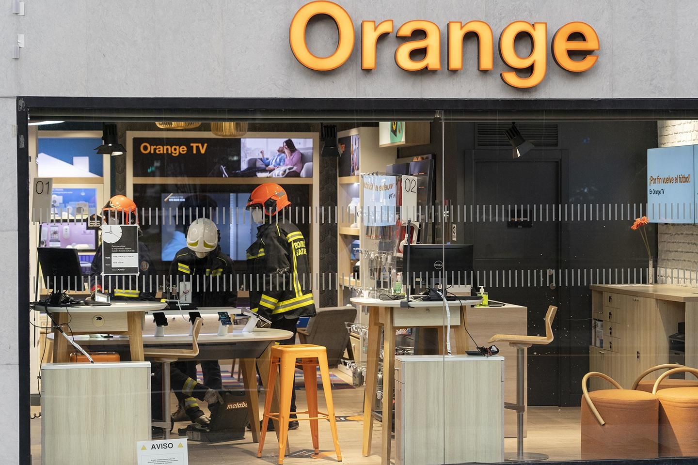 El inmueble fue desalojado a instancias del técnico responsable de las obras de refuerzo estructural que se estaban ejecutando tras detectar un pilar debilitado. | JOAQUÍN GÓMEZ SASTRE