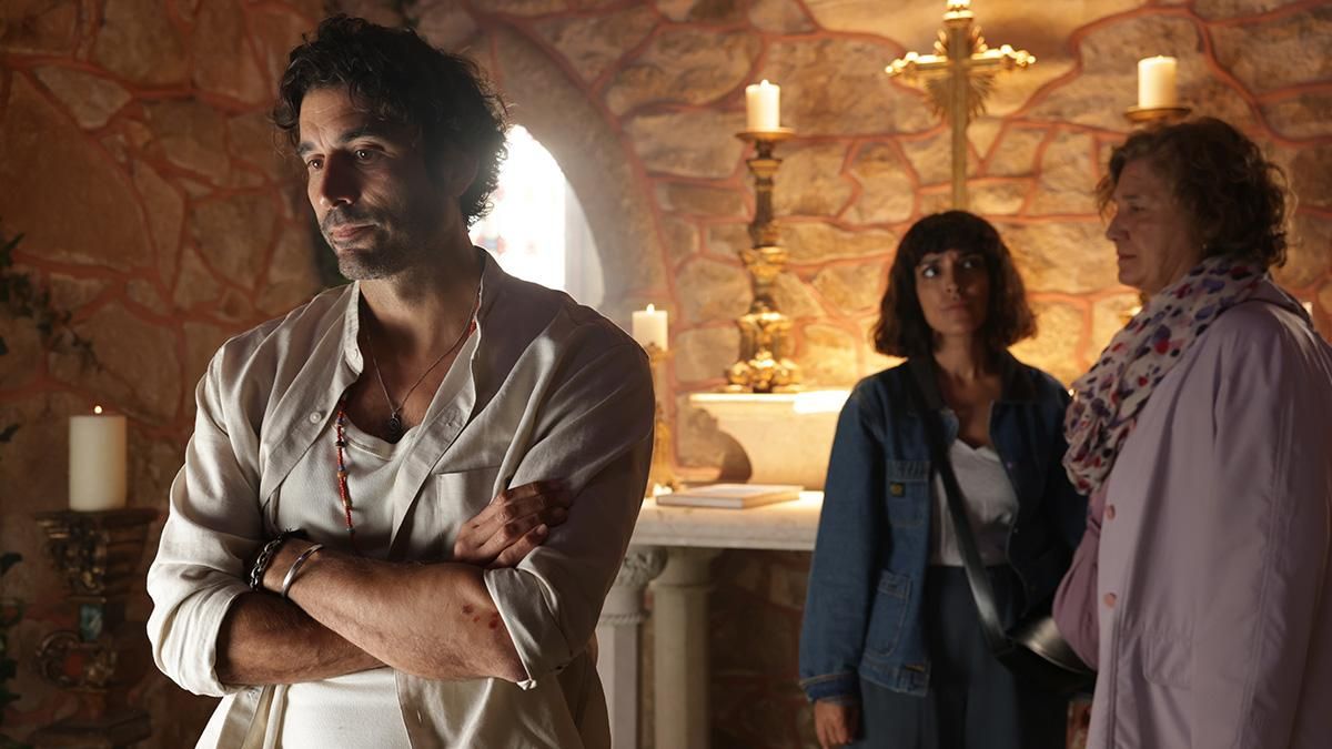 Álex García, Inma Cuesta y Ana Wagener, en 'Si es martes, es asesinato'