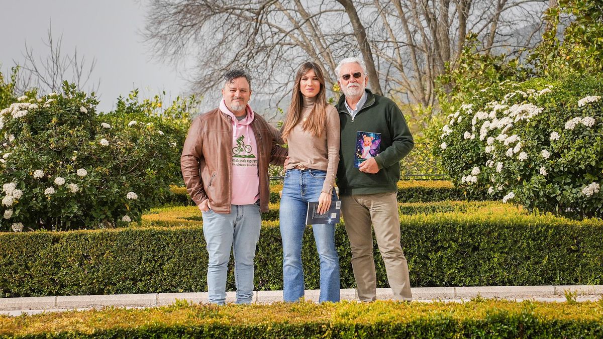 Nicolás Zúñiga, Pilar Luque y Agustín Galiana, autores de 'El viaje mágico de una luz valiente'.