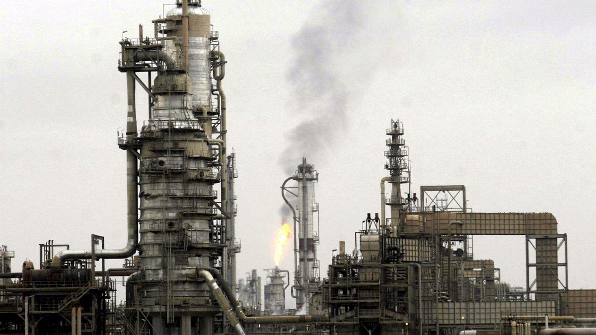 Imagen de archivo de la refinería de Baiji a unos 180 km de Bagdad en Irak . EFE/str