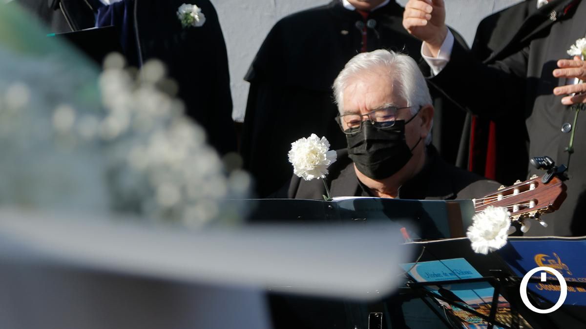 Ofrenda floral en recuerdo de María de los Ángeles García y María Soledad Muñoz