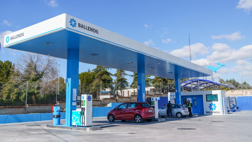 Estación de servicio (gasolinera) de Ballenoil.