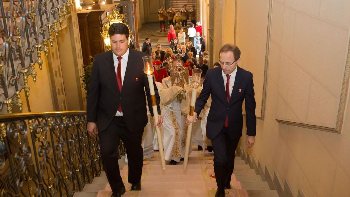 El Ángel de Aralar visita el Palacio de Navarra