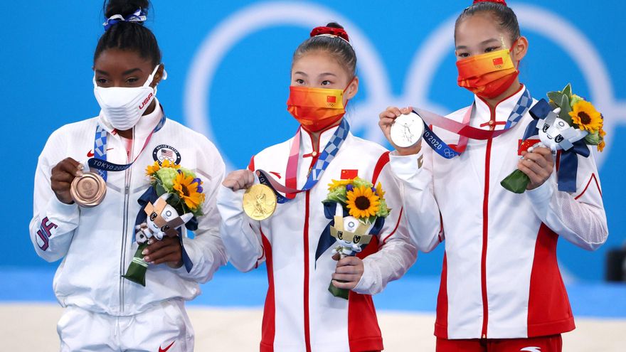 Simone Biles regresó a la competencia en Tokio 2020 y ganó el bronce en barra de equilibrio