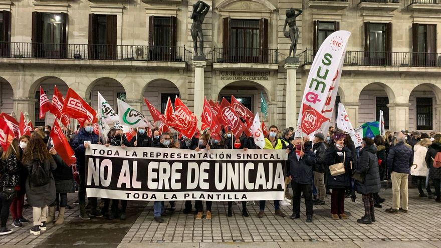 Concentración en Santander por el ERE de Unicaja