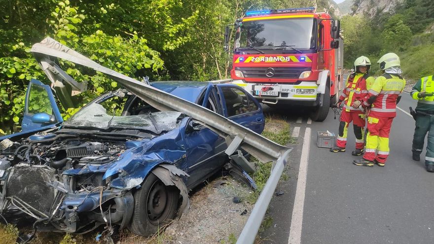 Herido un conductor tras una salida de vía en el Desfiladero de La Hermida