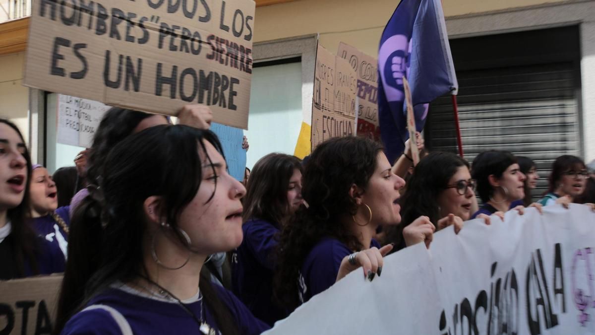 "Sevilla será la tumba del machismo": miles de feministas claman por la paz y contra la ultraderecha
