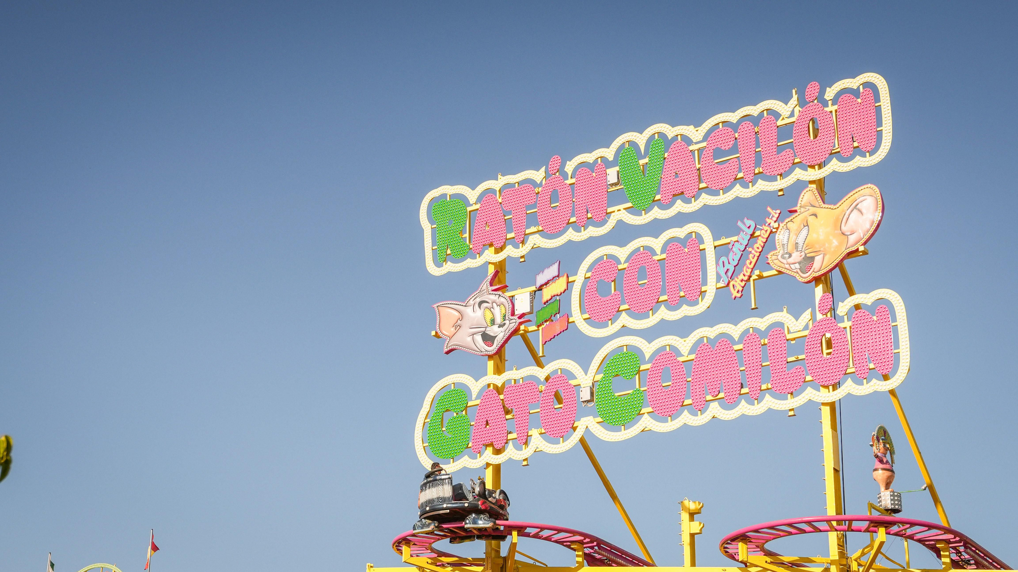 Los 'cacharritos' de la calle del Infierno de la Feria de Córdoba