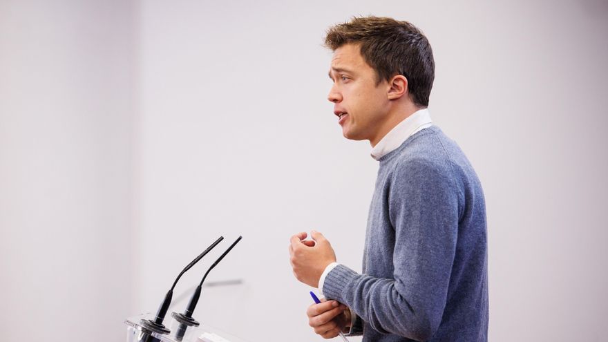 Archivo - El líder de Más País, Íñigo Errejón, interviene en una rueda de prensa en el Congreso.