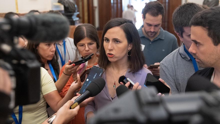 La secretaria general de Podemos, Ione Belarra, ofrece declaraciones a los medios a su llegada a un pleno extraordinario en el Congreso de los Diputados, a 11 de julio de 2024, en Madrid (España)
