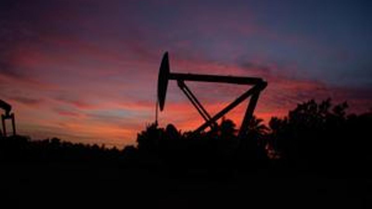 Imagen de archivo de un balancín extractor de petróleo en el Lago de Maracaibo, Venezuela.