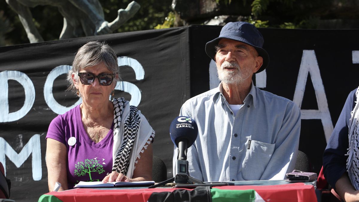 La activista Toni Alí y el economista Antonio González Vietez durante la rueda de prensa donde se informó de la rueda de prensa en defensa de los derechos del pueblo palestino.